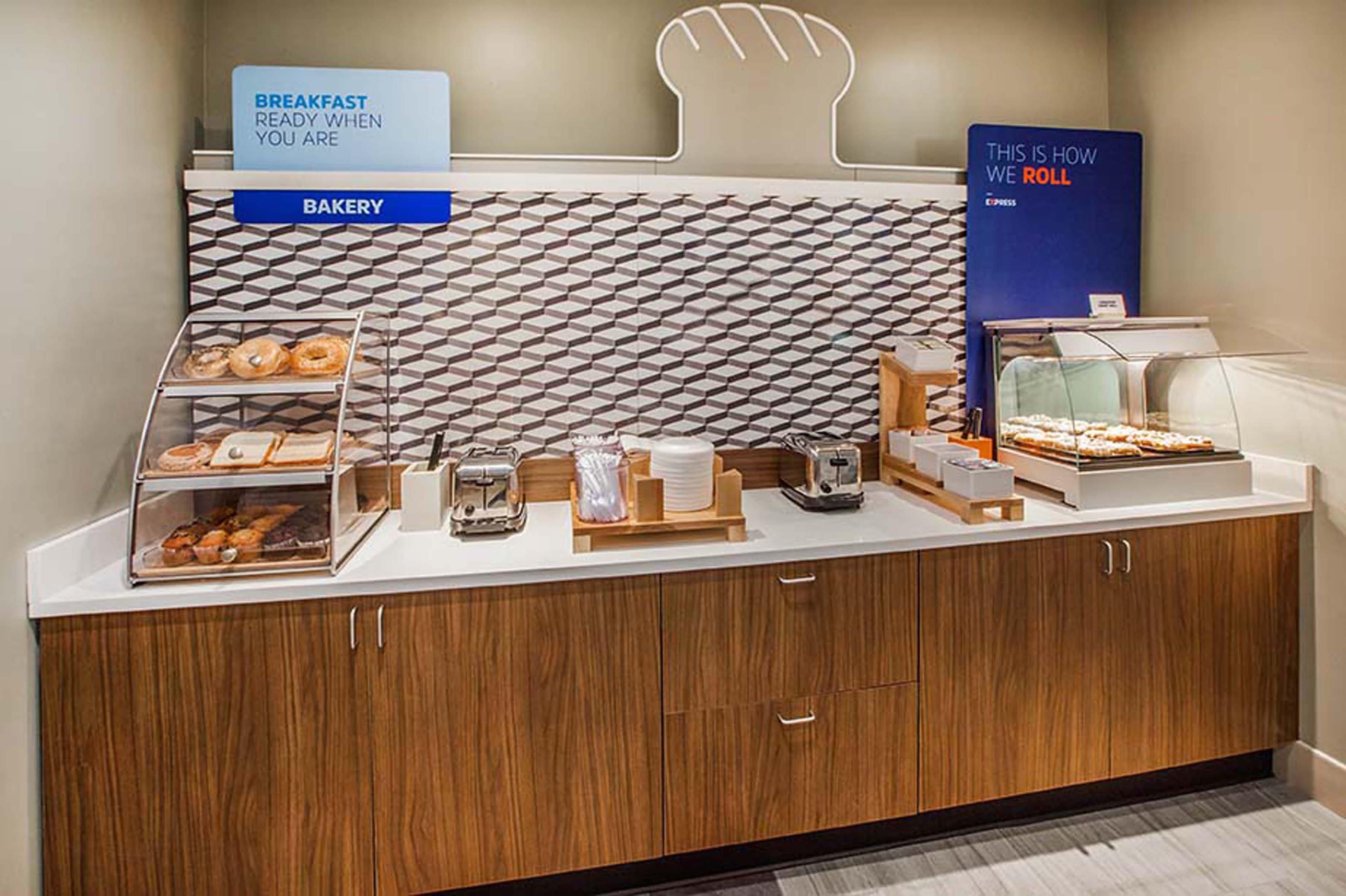 Holiday Inn Express Pembroke By Ihg Zewnętrze zdjęcie