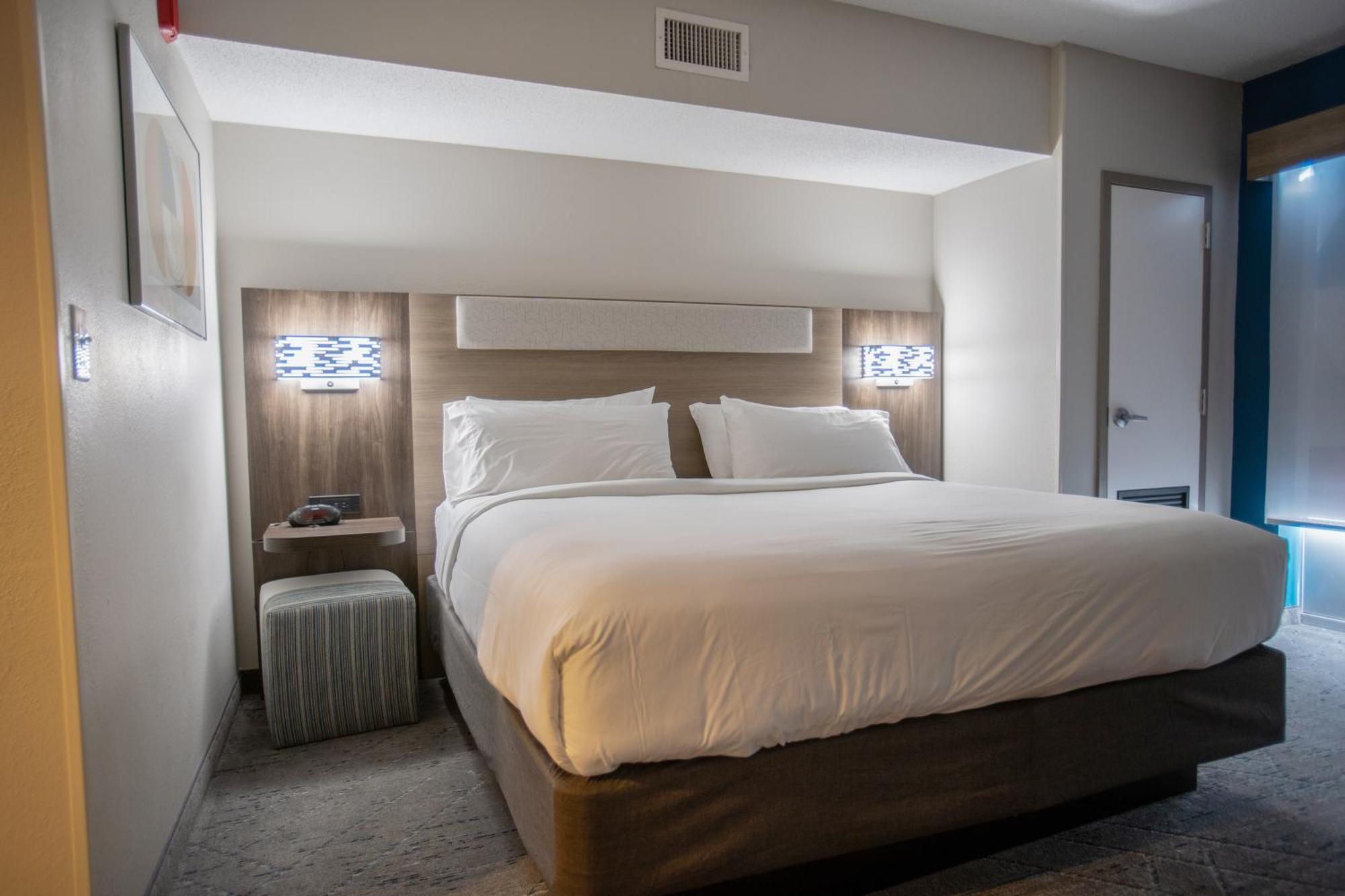 Holiday Inn Express Pembroke By Ihg Zewnętrze zdjęcie