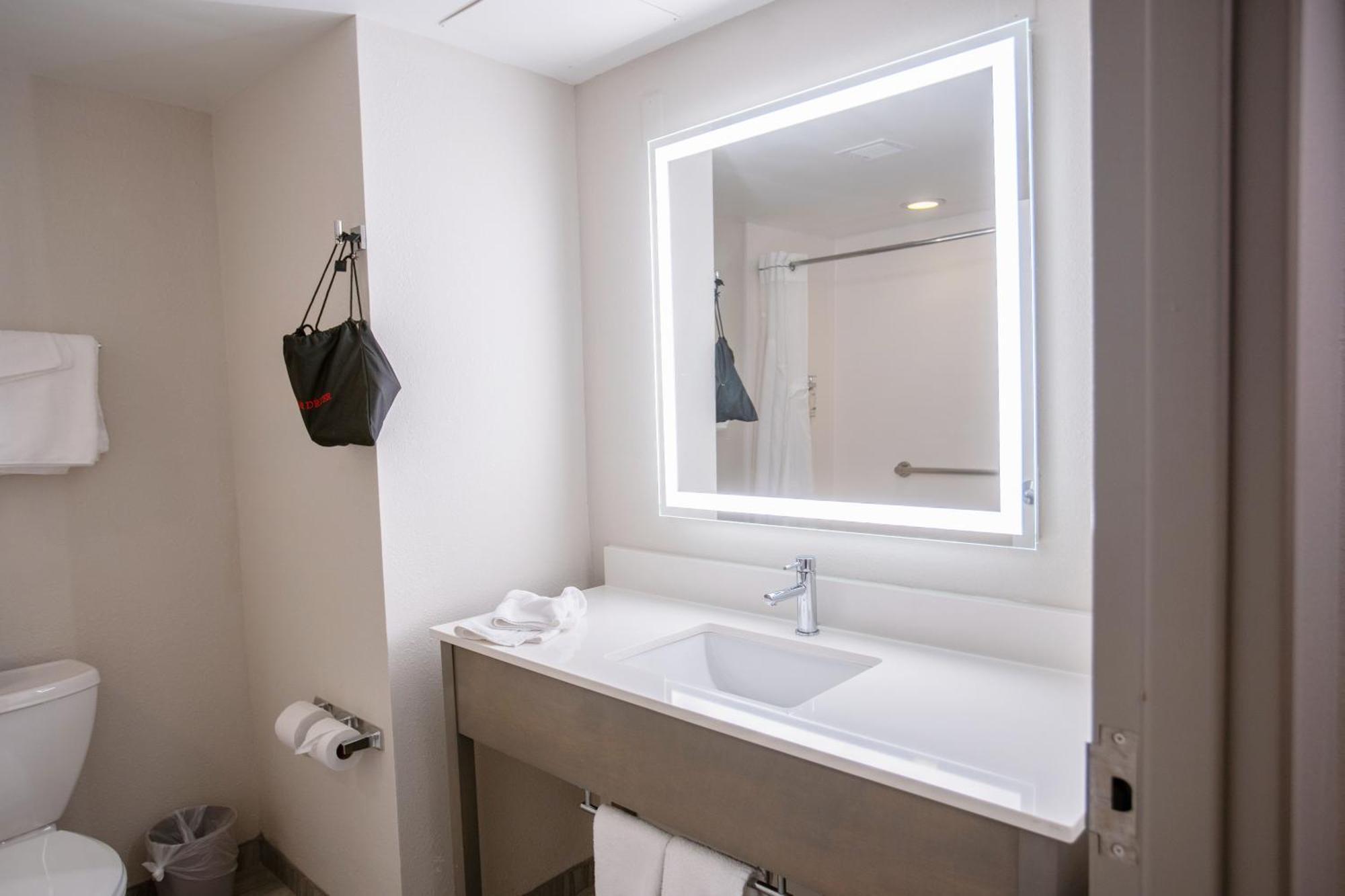 Holiday Inn Express Pembroke By Ihg Zewnętrze zdjęcie