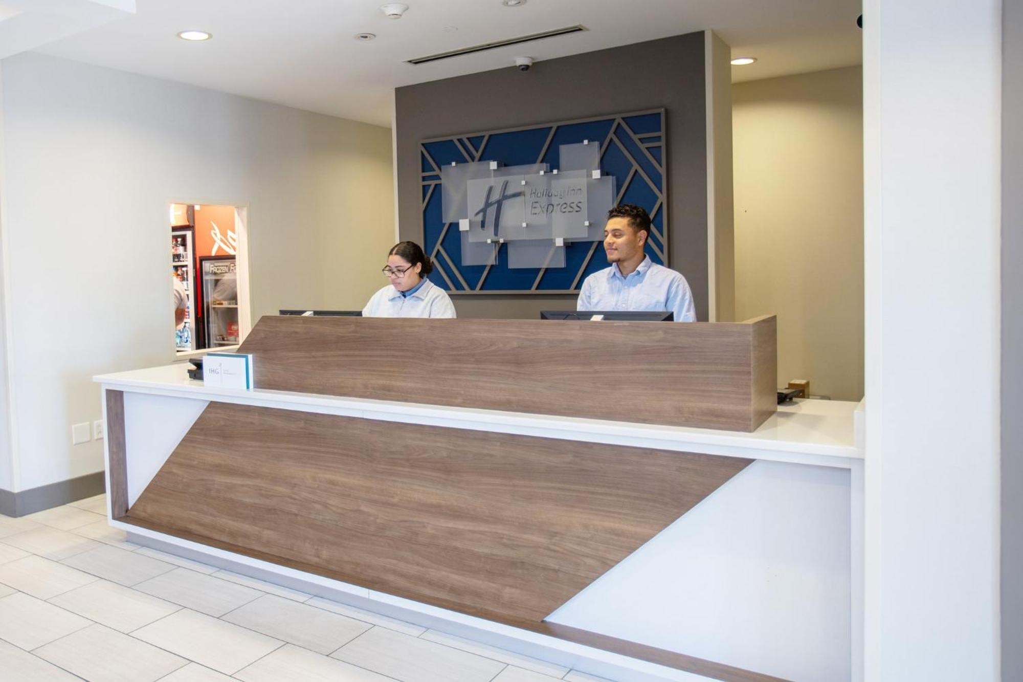 Holiday Inn Express Pembroke By Ihg Zewnętrze zdjęcie