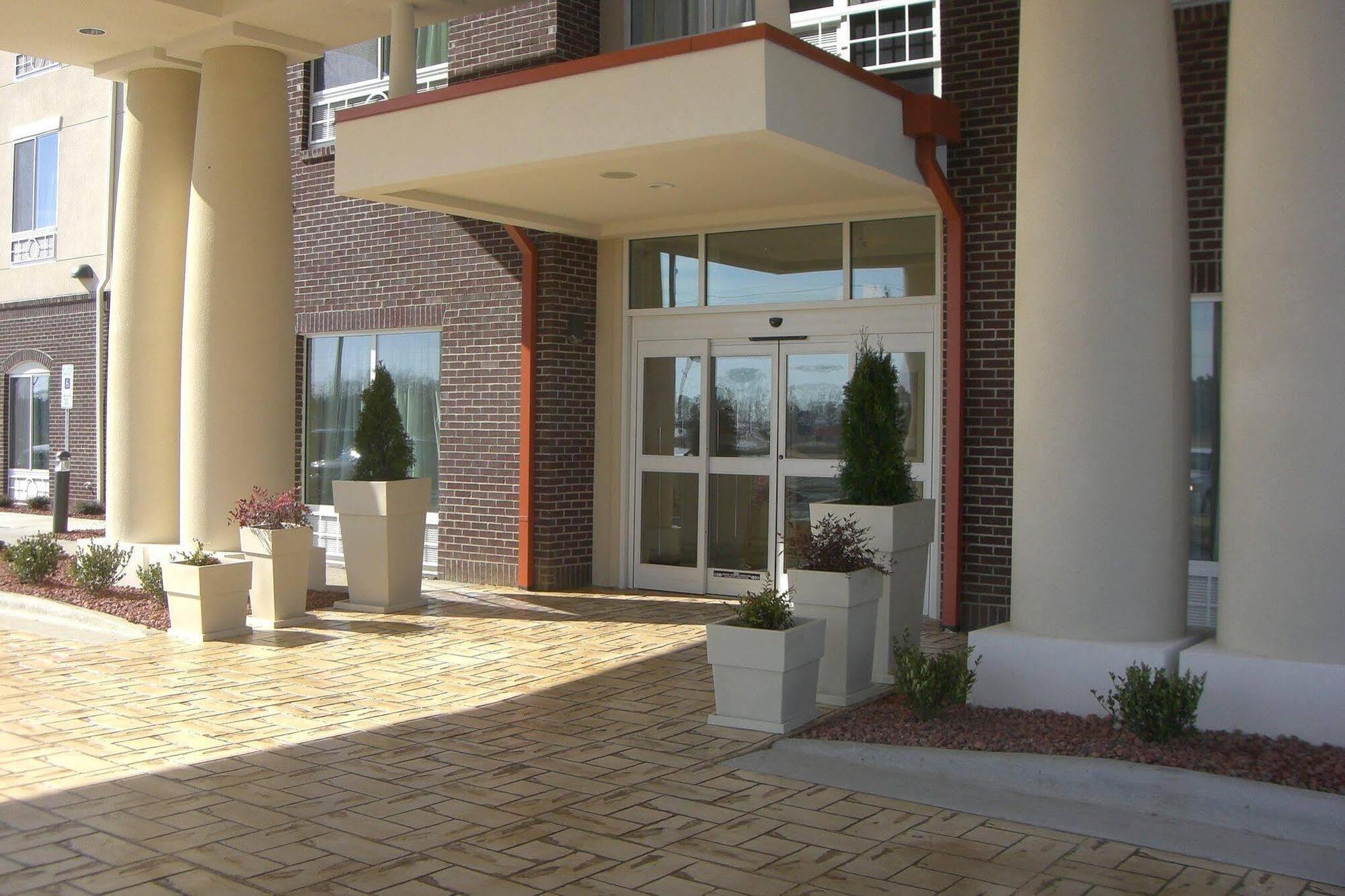 Holiday Inn Express Pembroke By Ihg Zewnętrze zdjęcie